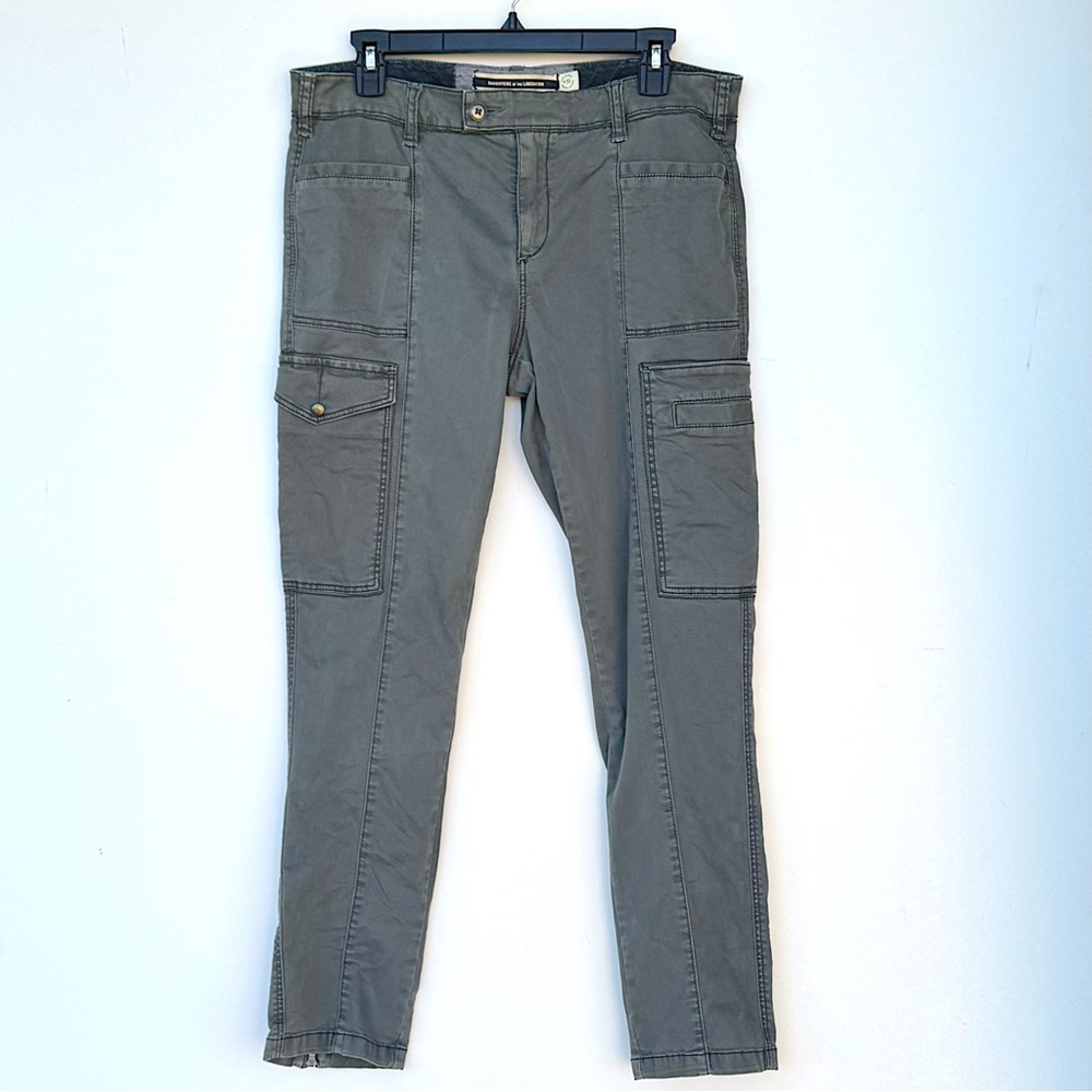 ANTHROPOLOGIE Size 31 Daughters Of The Liberation Pants Pockets Ankle Zip Green